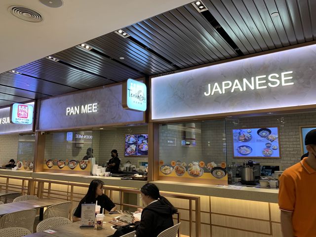 マレーシア　クアラルンプール観光　クアラルンプールの中心地パビリオンの中の Ei8ht Avenueのヌードルが絶品！