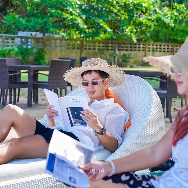 ชายทะเลขนอม รีสอร์ท Chaithalay Khanom Resort