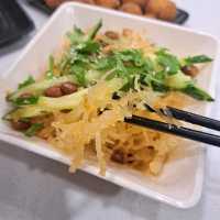 營養豐富嘅藥膳黃酒花膠雞米線