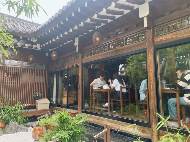 SNS에서 핫한 황리단길 핫플 “온천집” 인테리어