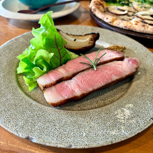 【鳥取・鳥取駅】薪窯で焼いたピザや野菜を味わえる「KAEN」