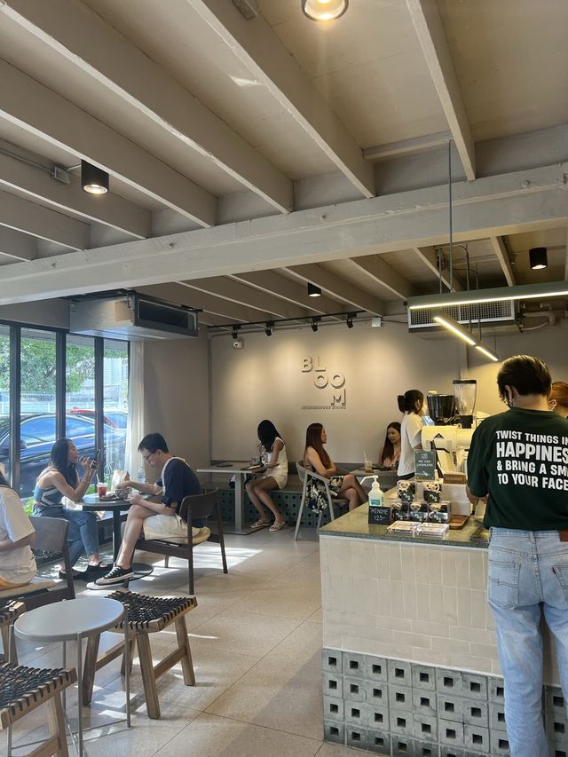 Bloom Dining คาเฟ่ขนมอร่อย ถ่ายรูปสวย ย่านพระราม 9
