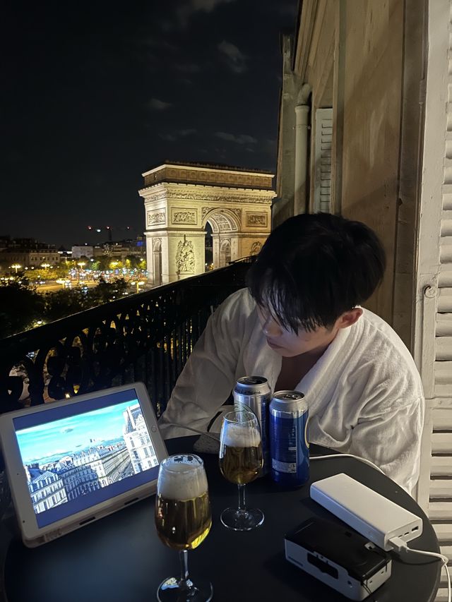 에펠뷰 말고 개선문뷰 어때?