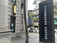 ☕ 星巴克咖啡店 - 品味與設計的融合🏢✨