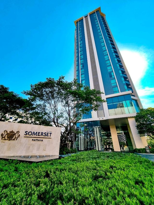  โรงแรมที่สระว่ายน้ำขนาดใหญ่พร้อมวิวทะเลพาโนรามา