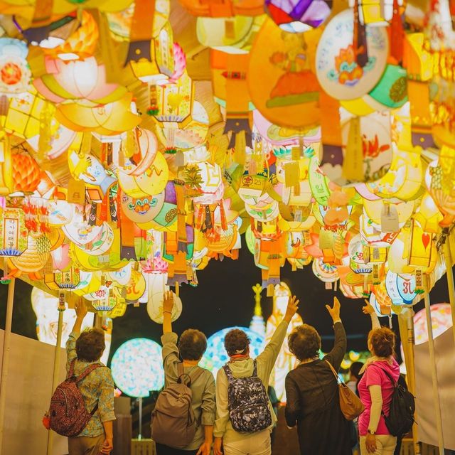 Illuminating the City with Exquisite Lanterns