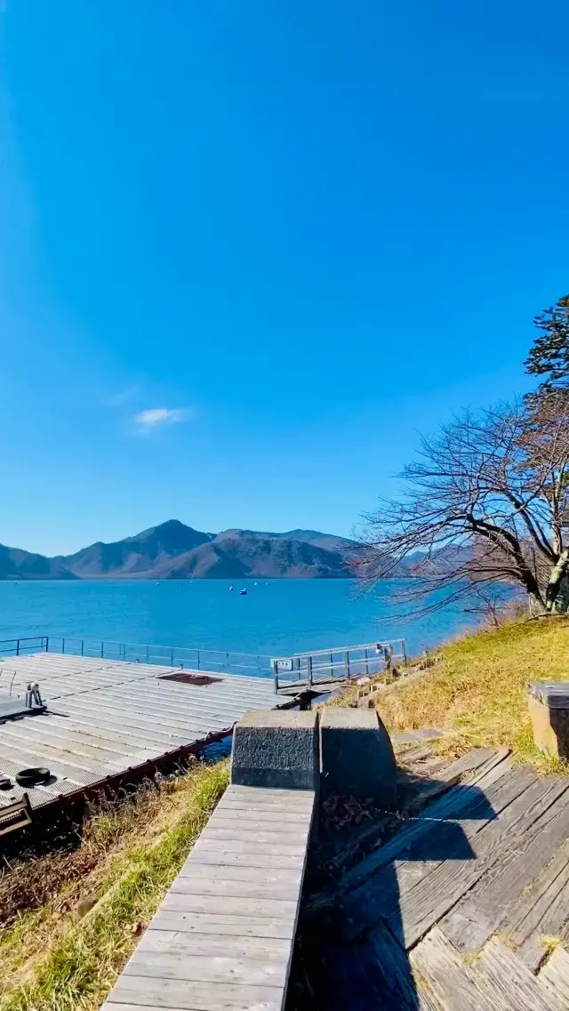 The scenic lake in Nikko