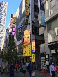 探索東京魅力：歌舞伎町的繁華景象