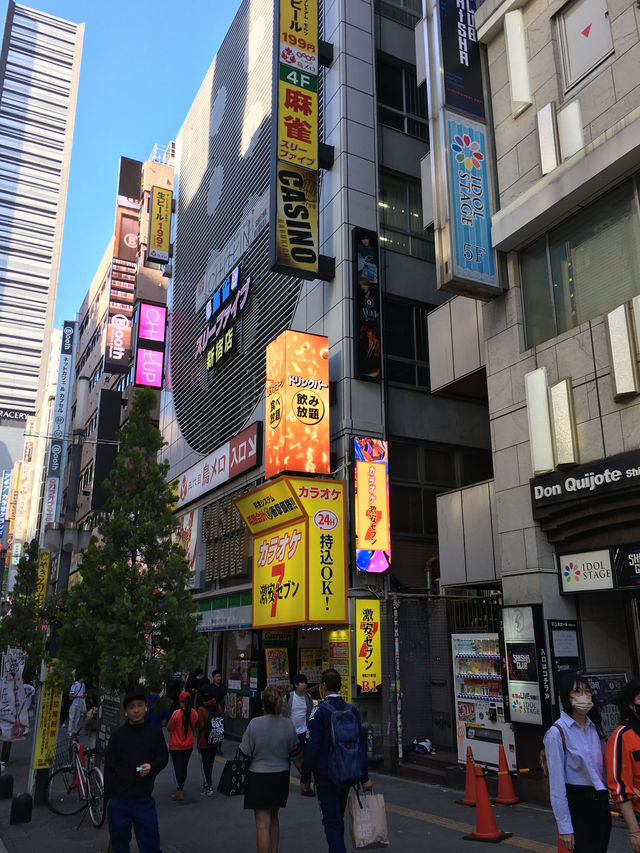 探索東京魅力：歌舞伎町的繁華景象