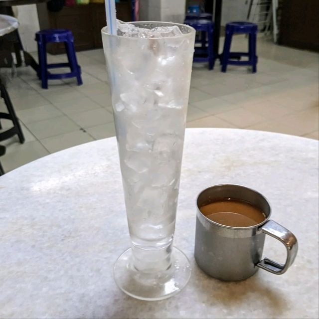 馬來西亞檳城-當地人的咖椰麵包：噢噢白咖啡