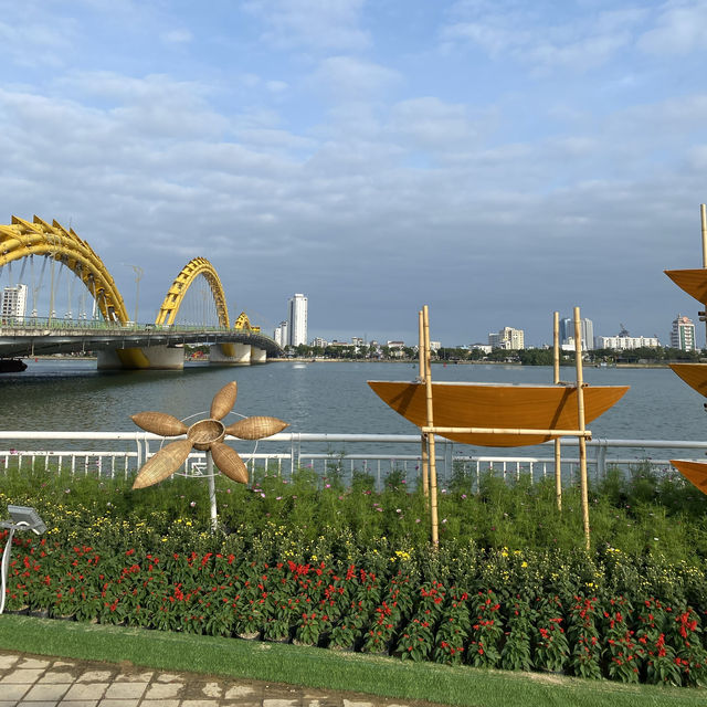 สะพานมังกรไฟ แลนด์มาร์คเมืองดานัง