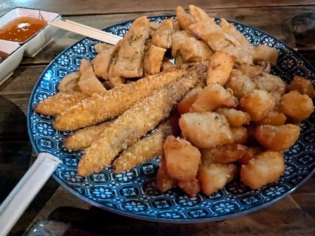 台南-巷弄住宅區內的輕工業風酒吧茶樓：萬昌起義