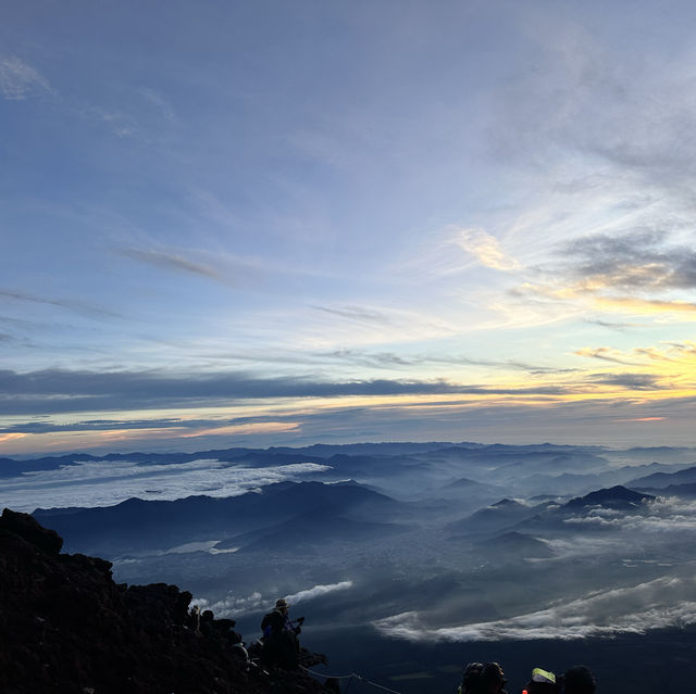 「攀登富士山，觀賞御來光：挑戰與感動的旅程」