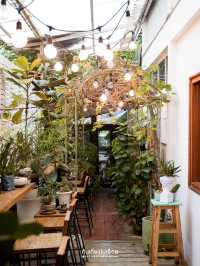 🦌 Little Hideout ร้านที่ขนมเค้กน่ารักมาก