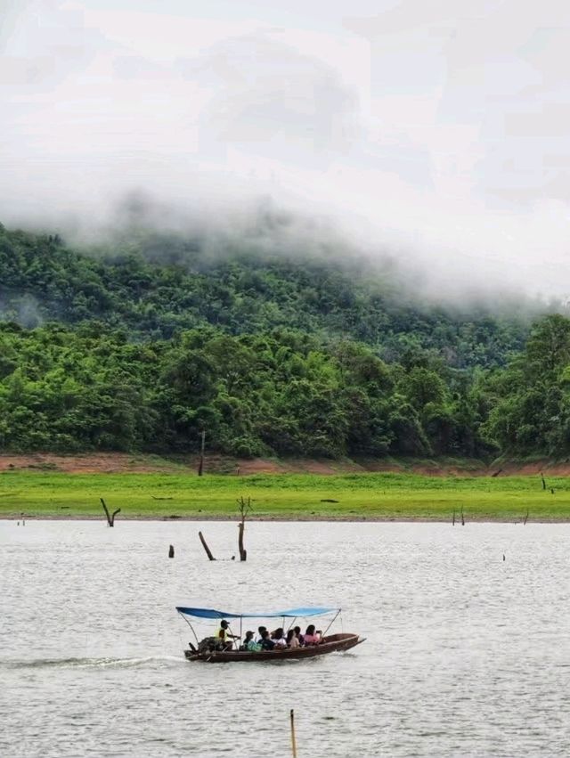 ล่องเรือชมเมืองเก่าสังขละบุรี