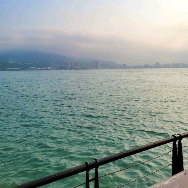 【淡水】金色水岸：靜靜坐在岸邊欣賞日落，這裡都能帶來一份寧靜與放鬆。