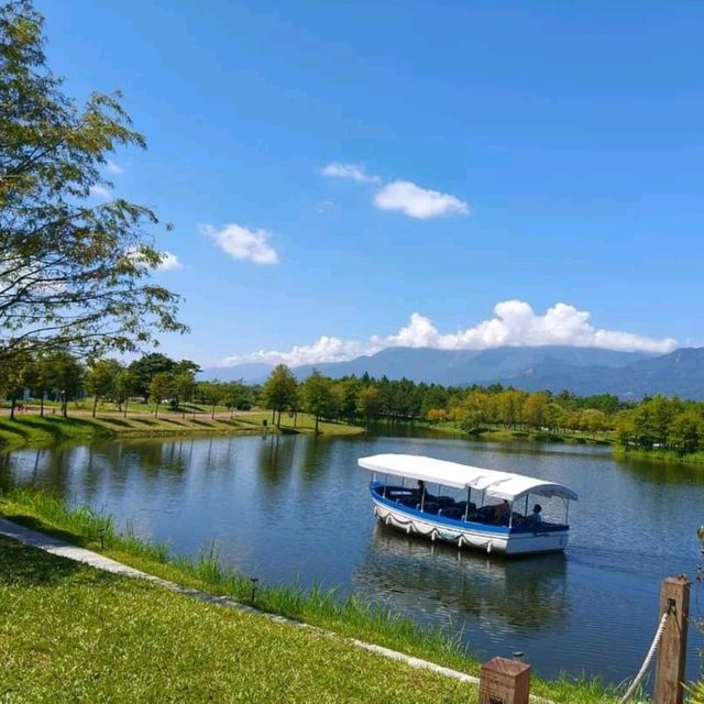 超美湖山，喝星巴克遊玩山水