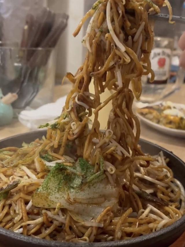 【福岡グルメ】目の前で焼かれる熱々お好み焼きが絶品🥢