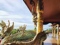วัดสิรินธรวรารามภูพร้าว - ยลความงามวัดเรืองแสง