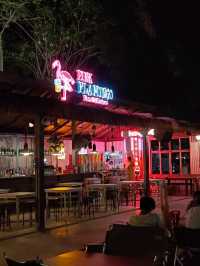 นั่งชิวร้าน Pink Flamingo 