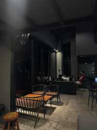 BLOSSOM คาเฟ่โทนสีดำสไตล์เท่ๆ