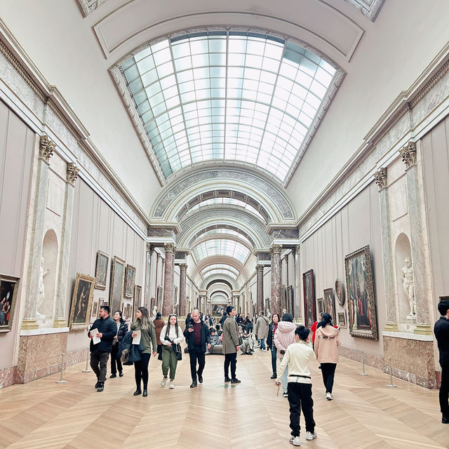 The Magnificent Louvre Museum💕😭😭