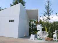 คาเฟ่มินิมอลสีขาวที่ Inbox cafe