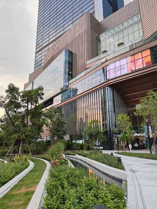 Parade mall สาขาใหม่