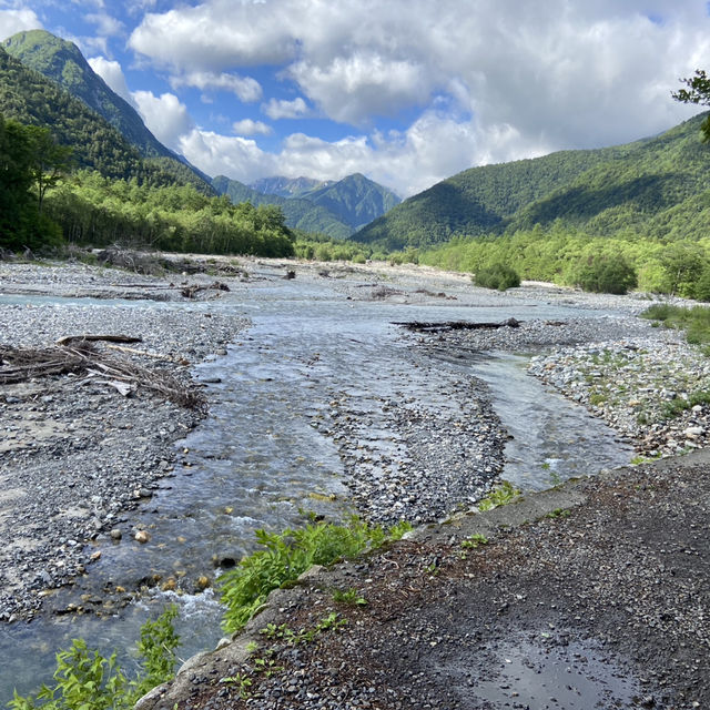 【上高地】登山気分のハイキングができる山のリゾート