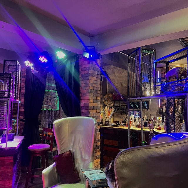 บิสโตรและแกลเลอรีรวมกันที่ Club Hua Hin