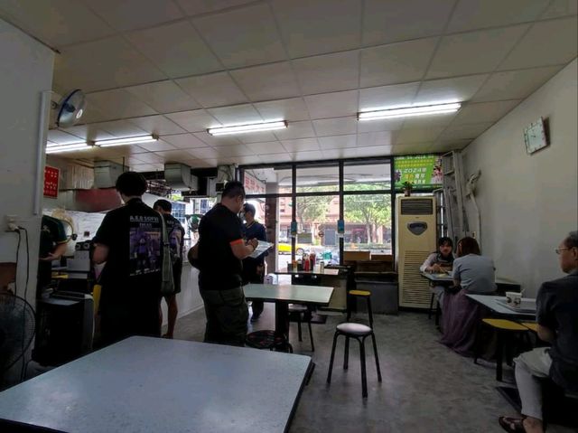 พามาทาอาหารเช้าแบบคนไต้หวัน ร้านLocal