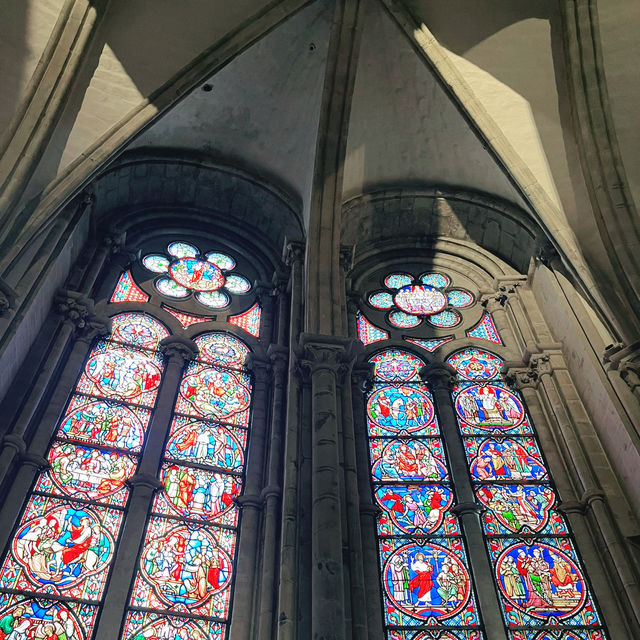 比利時🇧🇪｜必訪聖古都勒主教座堂⛪🌟