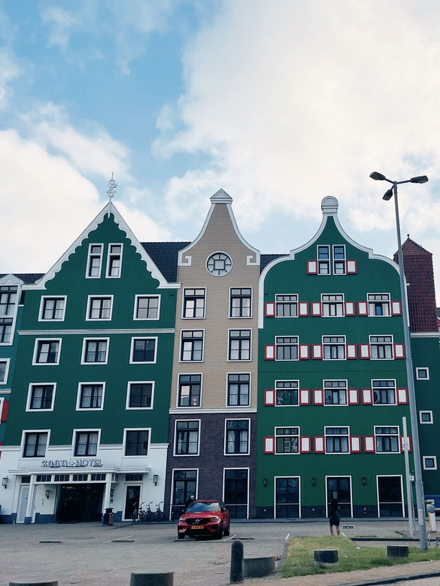 荷蘭🇳🇱 贊丹｜我居然住進了景點積木屋內？