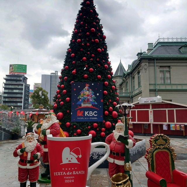 たくさんのサンタクロース！「天神クリスマスマーケット」