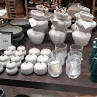 Festive Magic Awaits: Shop, Snack & Relax at Dark H&M Home 