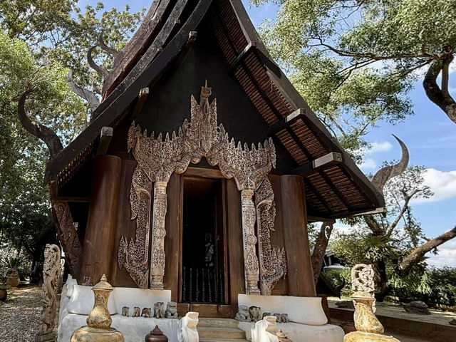 พิพิธภัณฑ์บ้านดำ ศิลปินแห่งชาตินายถวัลย์ ดัชนี
