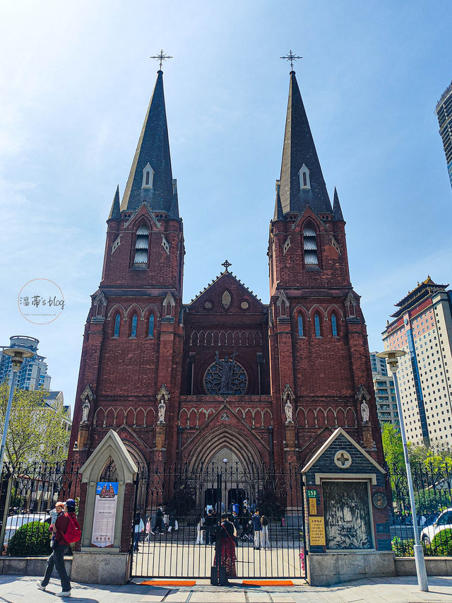 上海最美圖書館”徐家匯書院”，順遊哥德式建築”徐家匯教堂”