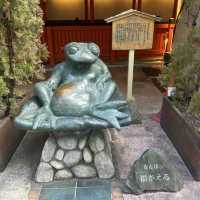 【大阪/難波】お腹を撫でると福がくる？！🐸