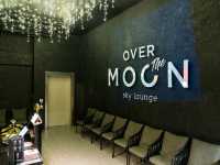 Over The Moon สกายเลาจน์ที่วิวสวยจึ้งใจสุดในพัทยา 