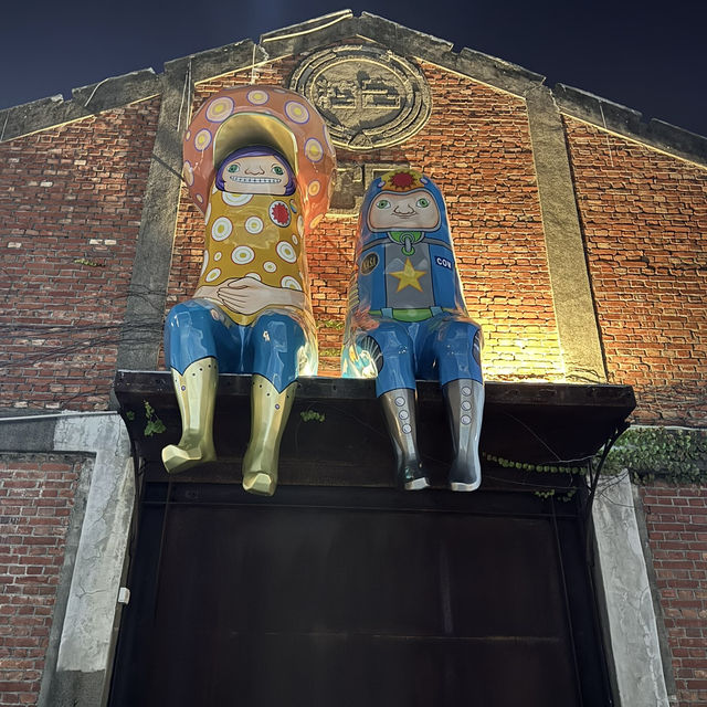 Exploring art, architecture, temples and markets in Kaohsuing