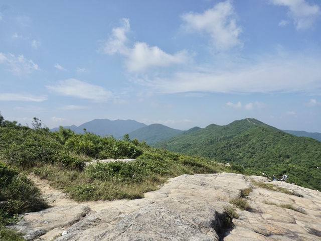 Winding Along the Dragon’s Spine: A Breathtaking Hike in Hong Kong