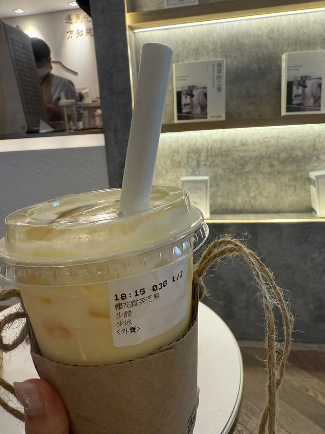 香港尖沙咀人氣手搖店吃茶三千🧋