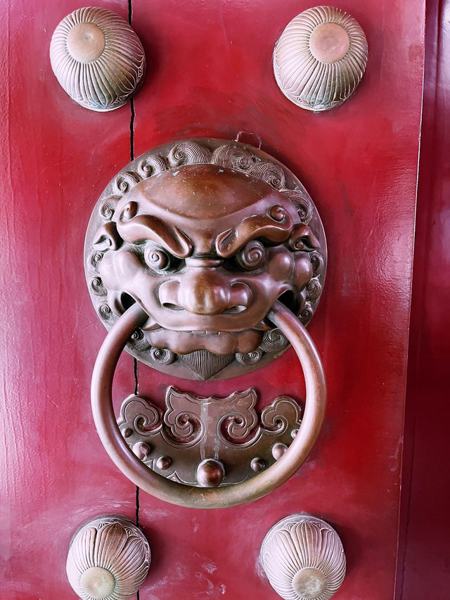 Buddha Tooth Relic Temple – Architectural & Artifact Details 