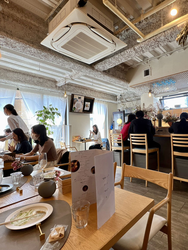 Trendy Café with Amazing Curry & Sweets – 202 Curry Do 🍛✨
