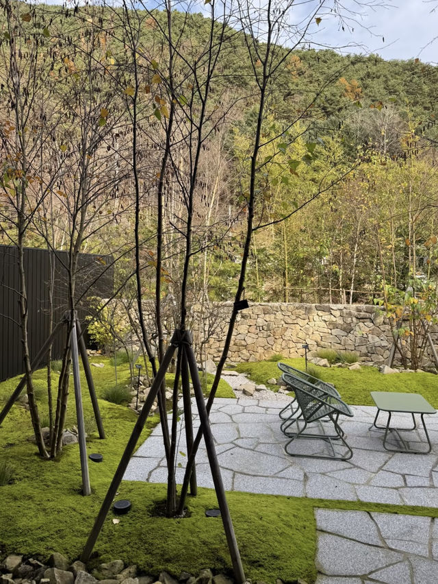 Yuwonjae: A Tranquil Hanok Stay in Seoul