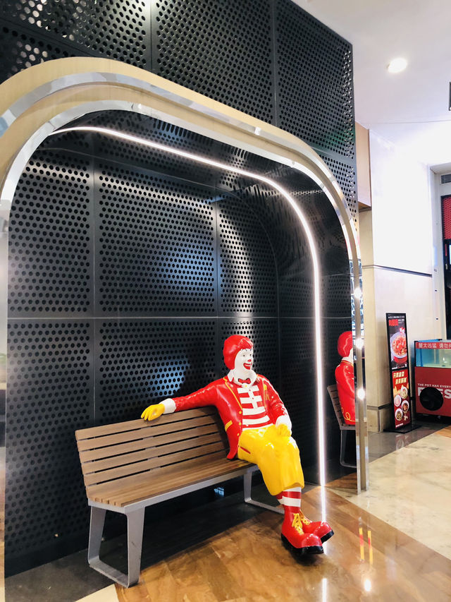 很多打卡位的一間連鎖快餐店