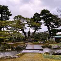 【兼六園】日本三名園のひとつ、四季折々の美しさが楽しめる