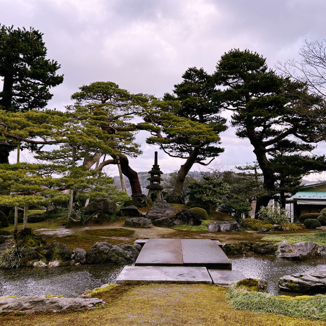 【兼六園】日本三名園のひとつ、四季折々の美しさが楽しめる