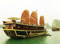 ล่องเรือชิลๆ ชมวิวสุดอลังที่ฮาลองเบย์