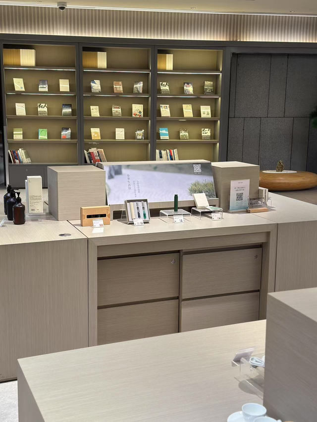Minimalist Comfort Meets City Convenience – Ji Hotel Nanjing Road
